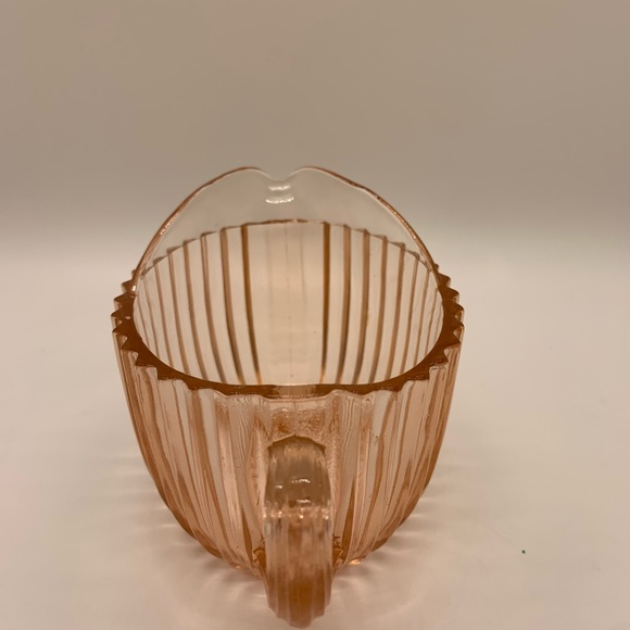 Vintage Depression glass PINK creamer! Rare find! 1930’s - Picture 3 of 6